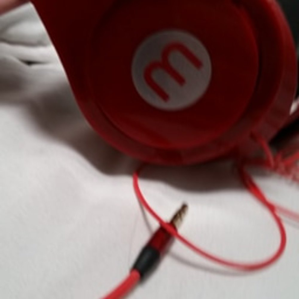 m brand adjustable red headphones with aux 🎉 - Picture 4 of 4